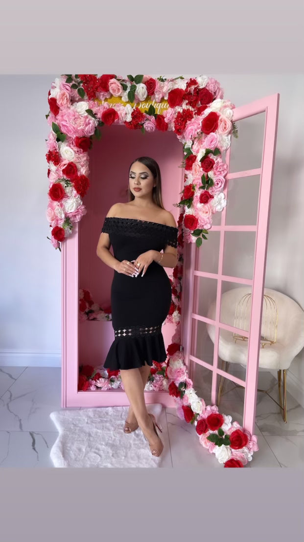 Eveyln Black Midi Dress